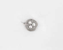Load image into Gallery viewer, Birds Nest "3 Children" Pendant